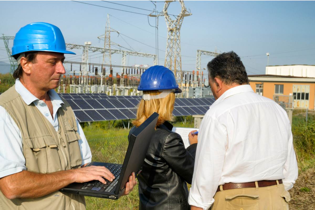 installers checking list on solar site